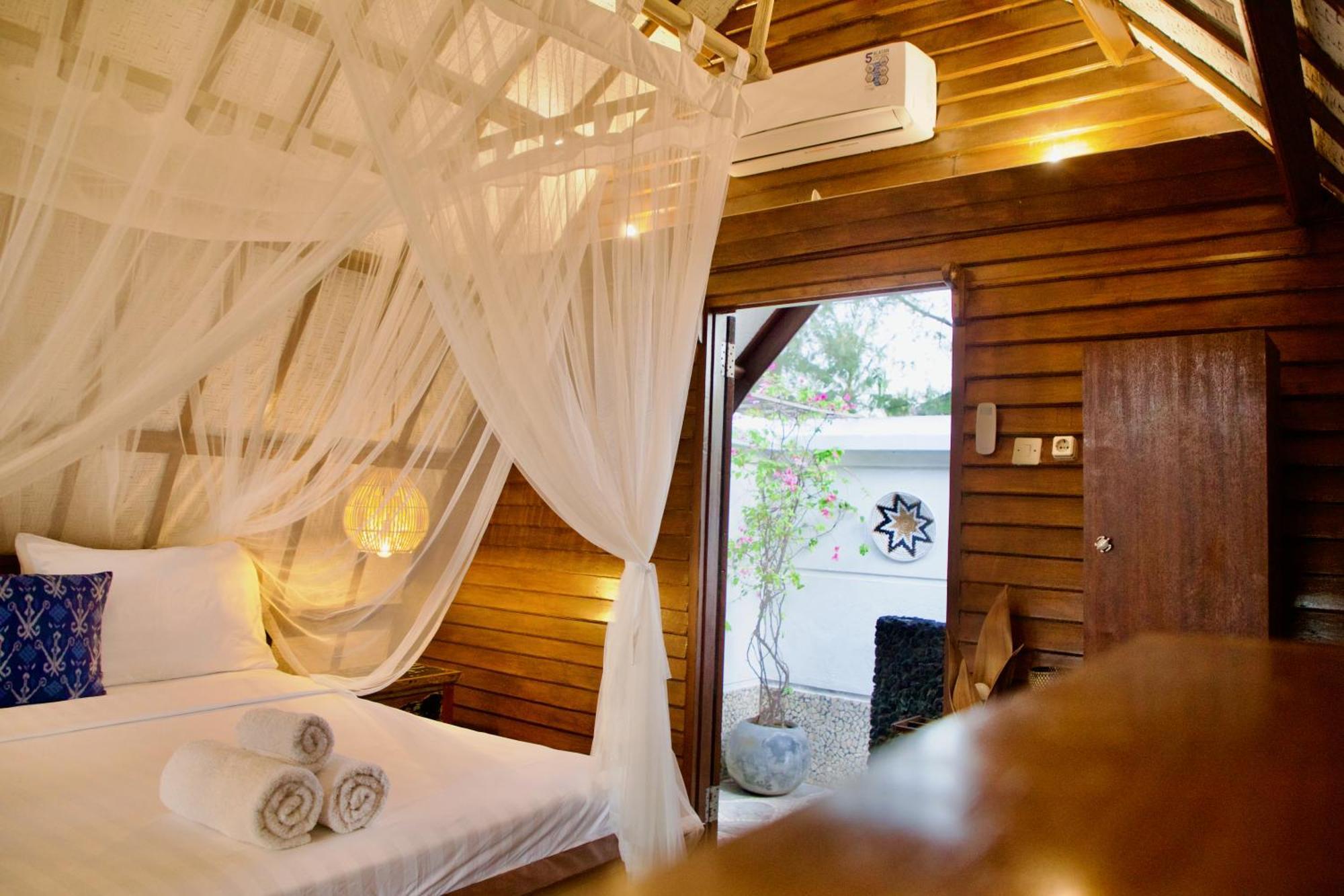 Villa Sunset Beach Джили Трауанган Екстериор снимка