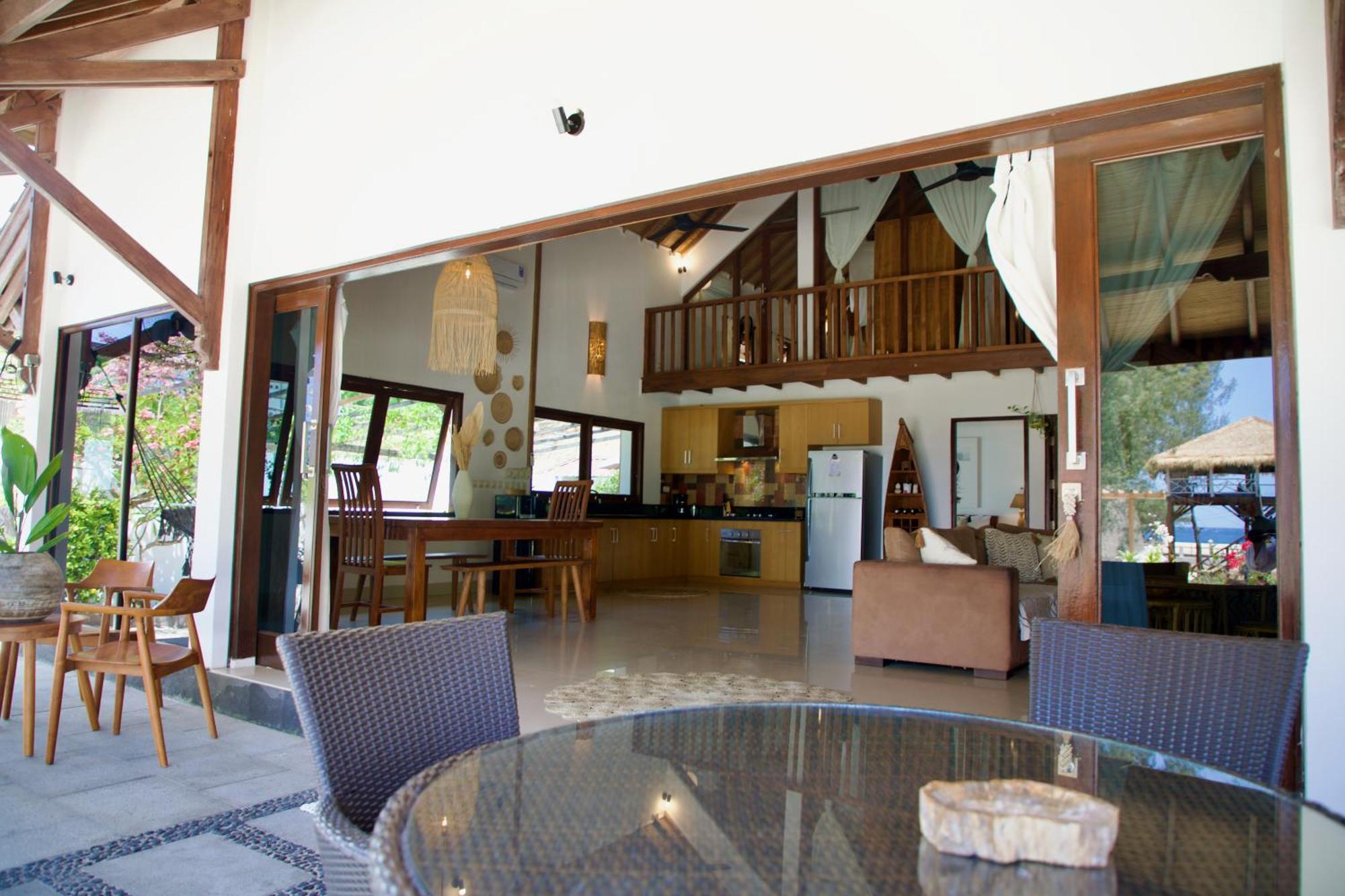 Villa Sunset Beach Джили Трауанган Екстериор снимка