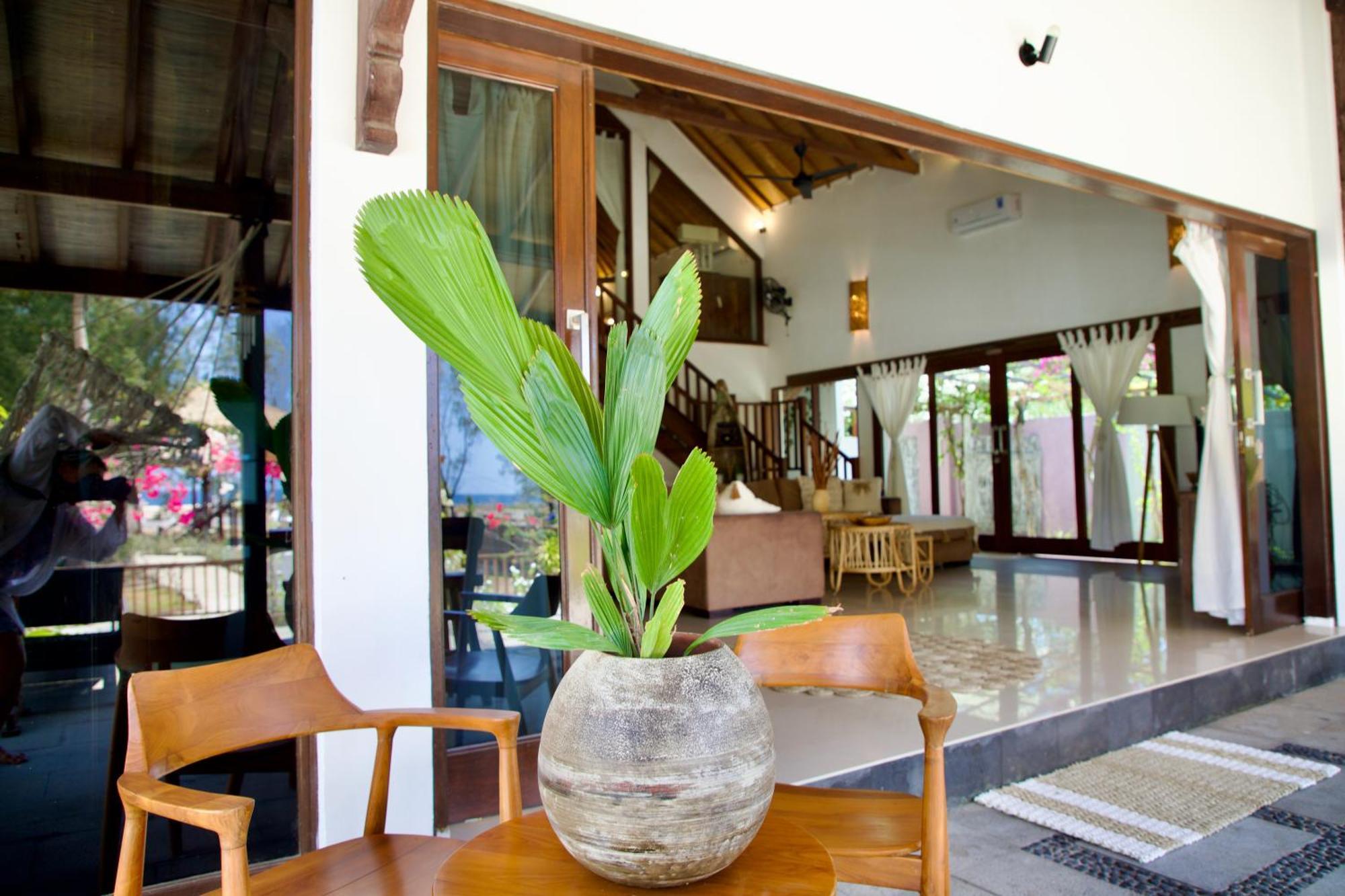 Villa Sunset Beach Джили Трауанган Екстериор снимка
